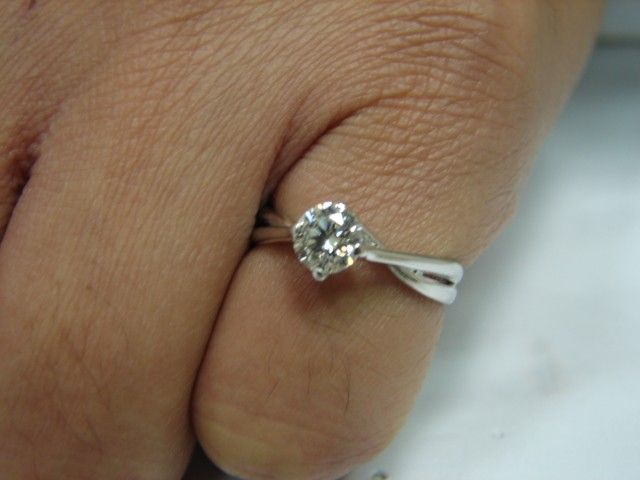 台中流當品拍賣 流當鑽石 Tiffany款 60分 G色 18K金 女鑽戒 有8心8劍